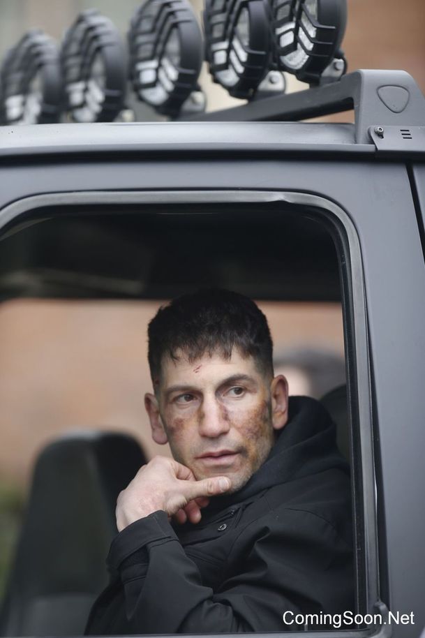 Punisher: Pomlácený Jon Bernthal na nových fotkách z natáčení | Fandíme serialům