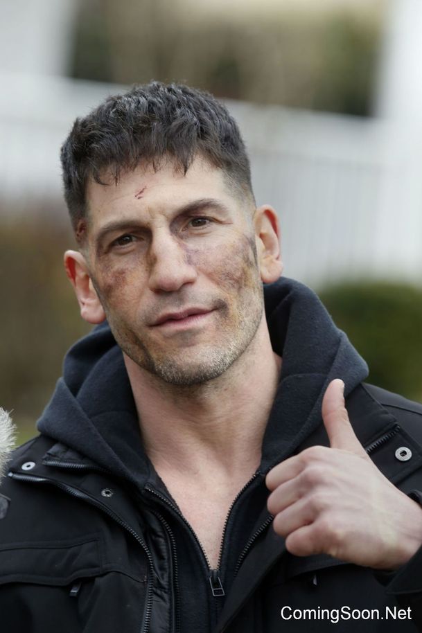 Punisher: Pomlácený Jon Bernthal na nových fotkách z natáčení | Fandíme serialům