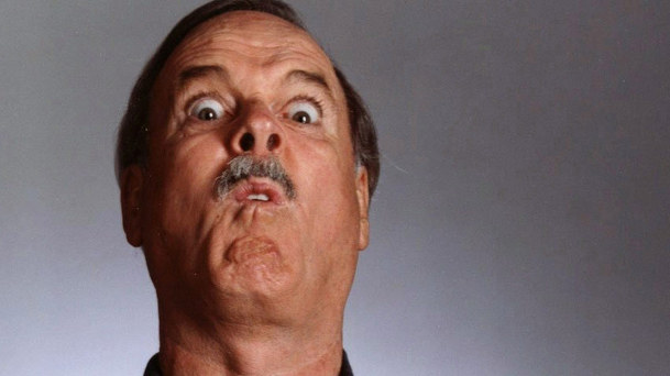 Edith: John Cleese se vrací na televizní obrazovky | Fandíme serialům