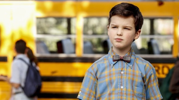 Young Sheldon: Spin-off Teorie velkého třesku má první trailer | Fandíme serialům