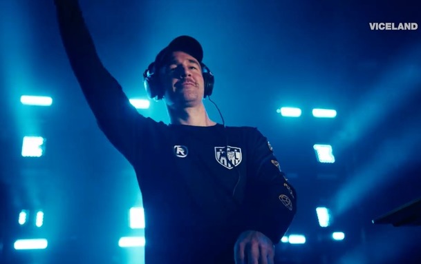 What would Diplo Do?: James Van Der Beek jako namistrovaný DJ | Fandíme serialům