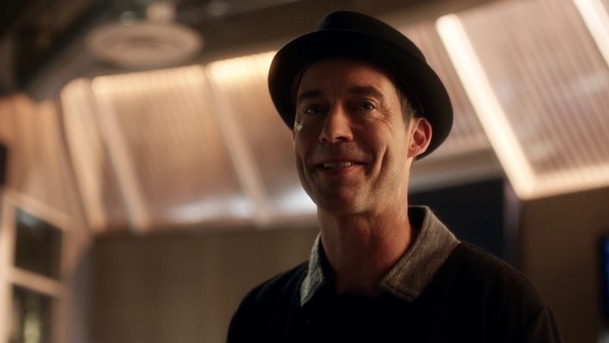 The Flash: Uvidíme již čtvrtou verzi Harrisona Wellse | Fandíme serialům