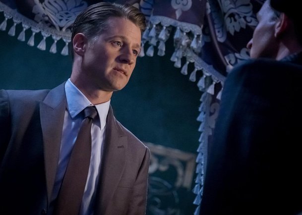 Gotham: Nový trailer ala Batman začíná | Fandíme serialům