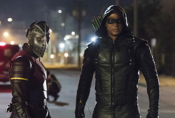 Flash & Arrow: Nadprůměr a průměr se hlásí o pozornost | Fandíme serialům