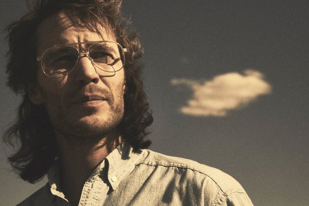 Waco: minisérie s Michaelem Shannonem a Taylorem Kitschem se odhaluje v traileru | Fandíme serialům