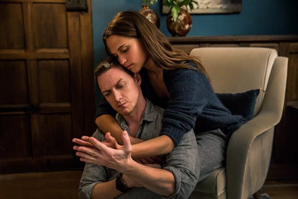 Submergence: Vikander a McAvoy na opačných stranách Země | Fandíme filmu