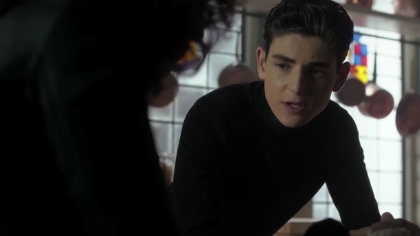 Gotham: Obsáhlý trailer odhaluje datum pokračování 4. řady | Fandíme serialům