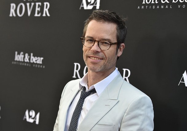 The Innocents: Guy Pearce nově v young adult seriálu | Fandíme serialům