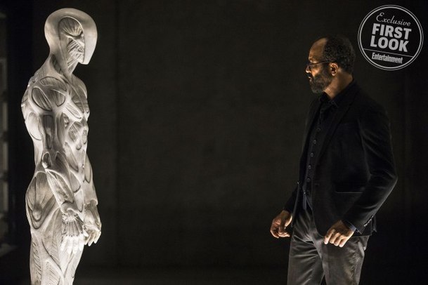 Westworld: Nové fotky Dolores z 2. série budí spekulace | Fandíme serialům