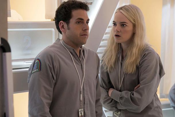 Maniac: Emma Stone a Jonah Hill v šíleném traileru | Fandíme serialům