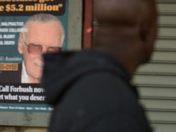 Stan Lee v seriálu: 10 případů camea, které jste možná přehlédli | Fandíme serialům