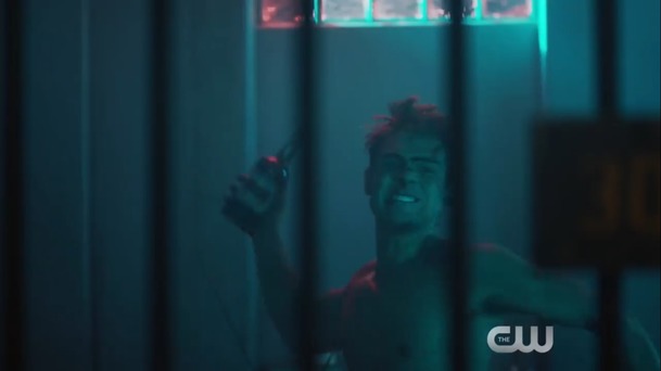 Riverdale: Nové fotky z 3. série ukazují soudní proces | Fandíme serialům