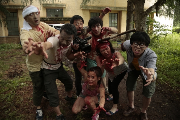 Naneživo: Japonský zombie bizár bez střihu vydělává miliony | Fandíme filmu