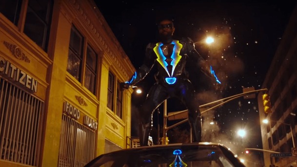 Black Lightning: Komiksový seriál se konečně spojí s Arrowem a spol. | Fandíme serialům