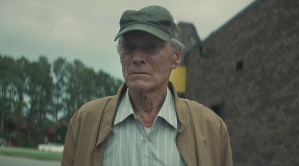 The Mule: Clint Eastwood je ještě jednou za drsňáka v prvním traileru | Fandíme filmu