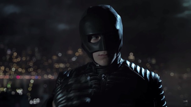 Gotham: Batman dostane svůj legendární kostým | Fandíme serialům