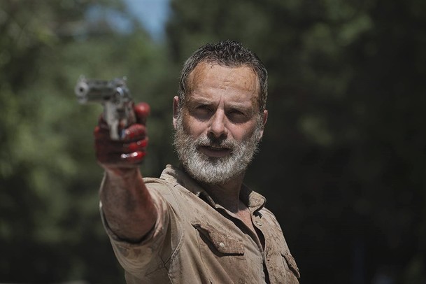 Živí mrtví: Rick Grimes se vrátí ve filmové trilogii | Fandíme serialům