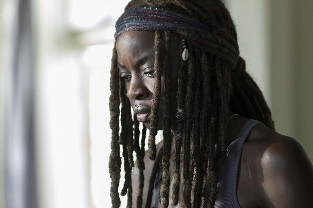 Živí mrtví: Představitelé Negana a Michonne myslí na režii | Fandíme serialům