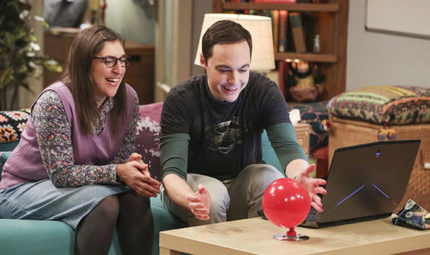 Teorie velkého třesku: Mayim Bialik se omluvila za kritiku fanartu | Fandíme serialům