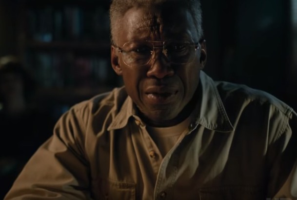 Temný případ: Mahershala Ali v novém traileru na True Detective 3 | Fandíme serialům