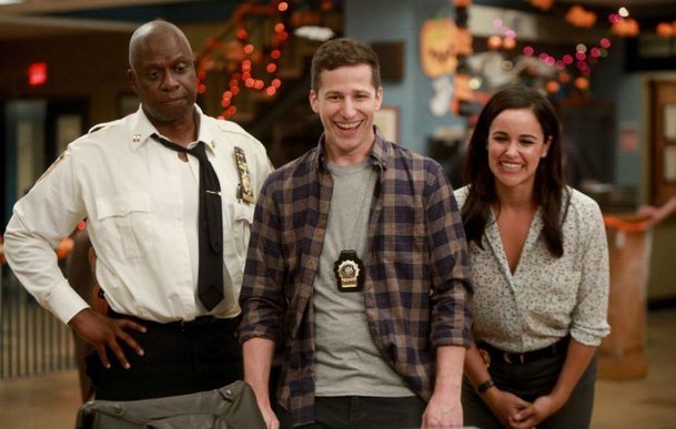 Brooklyn 99: NBC obnovilo seriál pro osmou řadu ještě před startem sedmé | Fandíme serialům