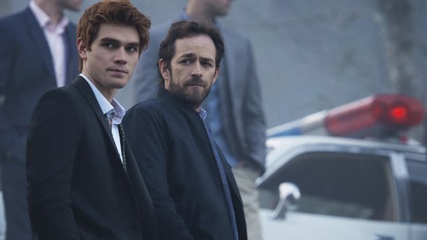 Nová epizoda 3. řady Riverdale vzdala hold Lukeovi Perrymu | Fandíme serialům