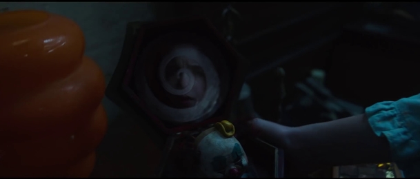 Annabelle 3: První trailer nás bere do skladu plného hororových artefaktů | Fandíme filmu