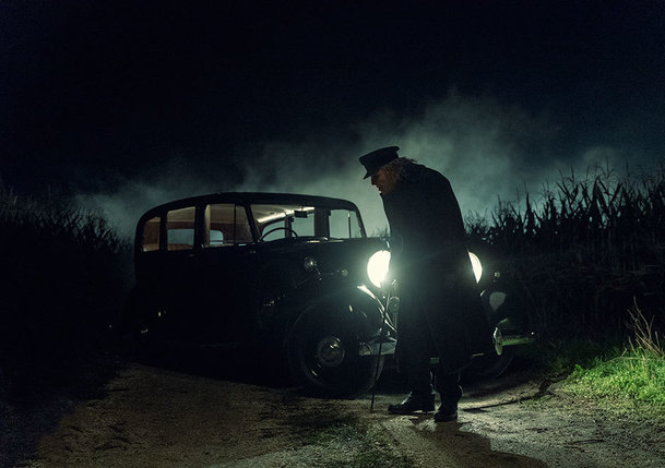 NOS4A2: K nepoznání nalíčený Zachary Quinto jako sériový vrah v hororovém seriálu | Fandíme serialům