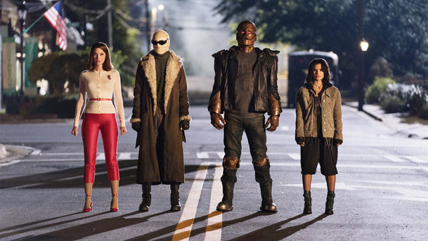 Doom Patrol: Seriál o partě bizarních superhrdinských outsiderů dostane 3. řadu | Fandíme serialům