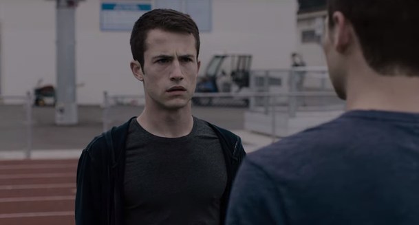 13 Reasons Why: Netflix po nátlaku sestříhal scénu sebevraždy | Fandíme serialům