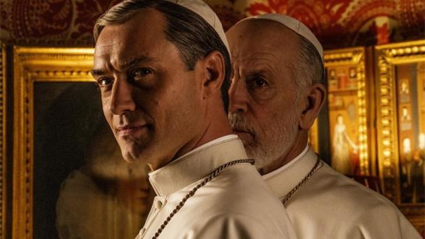 The New Pope: Pokračování Mladého papeže vystrkuje růžky v prvním traileru | Fandíme serialům