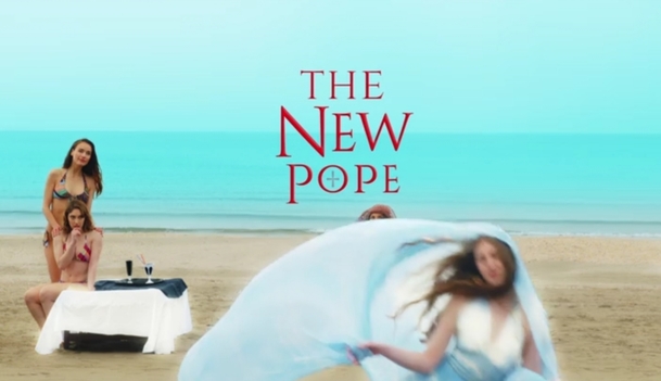 The New Pope: Bílá speeda nejsou nejmenší kostým, co musel Jude Law nosit | Fandíme serialům