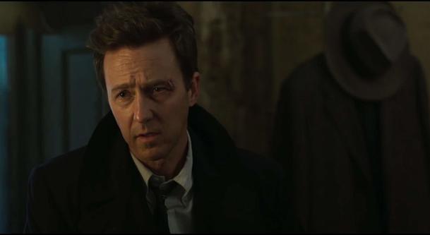 Temná tvář Brooklynu: Edward Norton vyšetřuje v vraždu a čouhají z toho Oscaři | Fandíme filmu