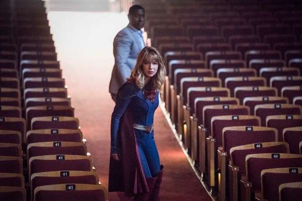 Supergirl: První teaser a fotky z 5. série | Fandíme serialům