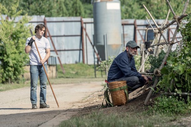 Walking Dead 10: Nové upoutávky hrozí koncem světa | Fandíme serialům