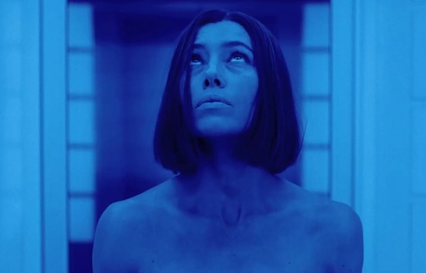 Limetown: Jessica Biel odhaluje mysteriózní zmizení 300 lidí v prvním traileru | Fandíme serialům