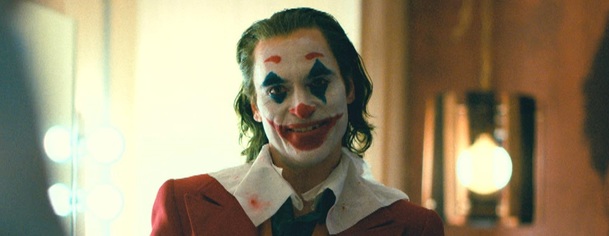 Joker: Americká armáda s premiérou spojuje hrozbu nepokojů, snímek rozděluje | Fandíme filmu