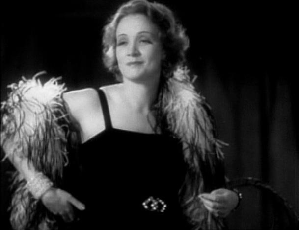 Marlene Dietrich znovu ožije v chystaném seriálu, aneb co chystá Ryan Murphy | Fandíme serialům