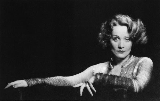 Marlene Dietrich znovu ožije v chystaném seriálu, aneb co chystá Ryan Murphy | Fandíme serialům