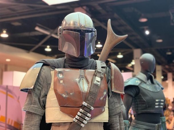 The Mandalorian: Trojice hrdinů na novém plakátu a dalších fotkách | Fandíme serialům