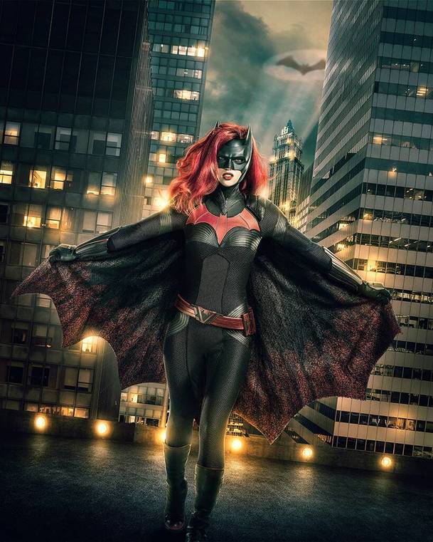 Batwoman: Poslední trailery, plakáty a doplňující informace před premiérou | Fandíme serialům