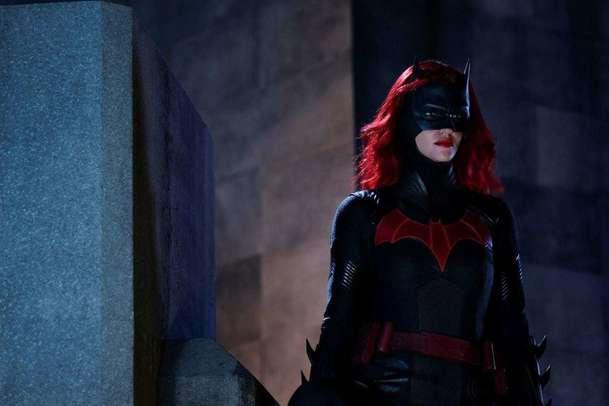 Batwoman: Poslední trailery, plakáty a doplňující informace před premiérou | Fandíme serialům