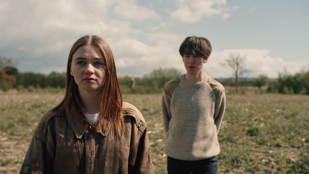 The End of the F***ing World: První plakát odhalil premiéru 2. řady a potencionální spoiler | Fandíme serialům