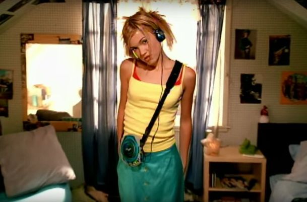 90’s Popstar: Chystané drama se inspiruje hudebními začátky herečky Mandy Moore | Fandíme serialům