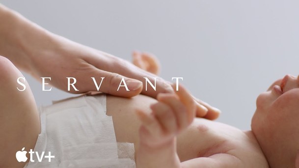 Servant: Podívejte se na plnohodnotný trailer k Shyamalonovu thrilleru | Fandíme serialům