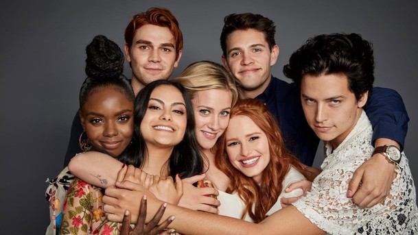 Riverdale: Diváky čeká crossover s představitelkou Katy Keene | Fandíme serialům