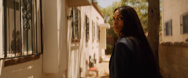 Briarpatch: Trailer na seriál s Rosario Dawson odhalil datum premiéry | Fandíme serialům