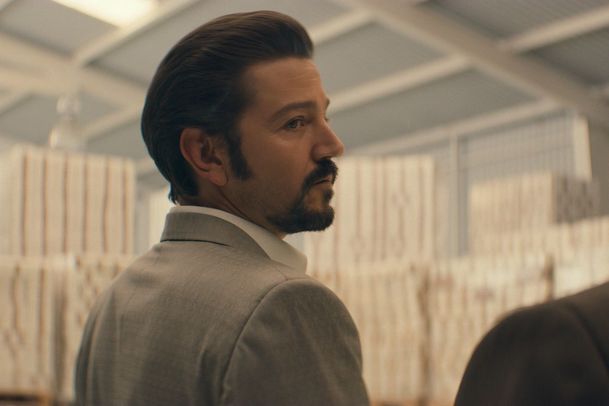 Narcos: Mexico: Gallardo prohlašuje v nové upoutávce, že nikdo není nedotknutelný | Fandíme serialům