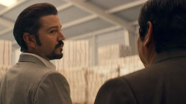 Narcos: Mexico: Gallardo prohlašuje v nové upoutávce, že nikdo není nedotknutelný | Fandíme serialům