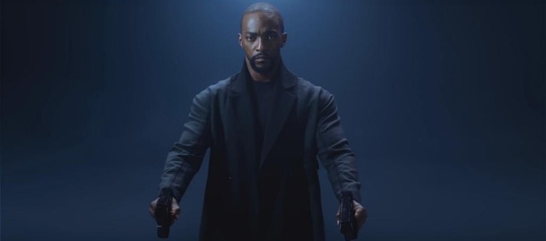 Altered Carbon 2: Anthony Mackie v novém teaser traileru „přeobsazené" sci-fi série | Fandíme serialům